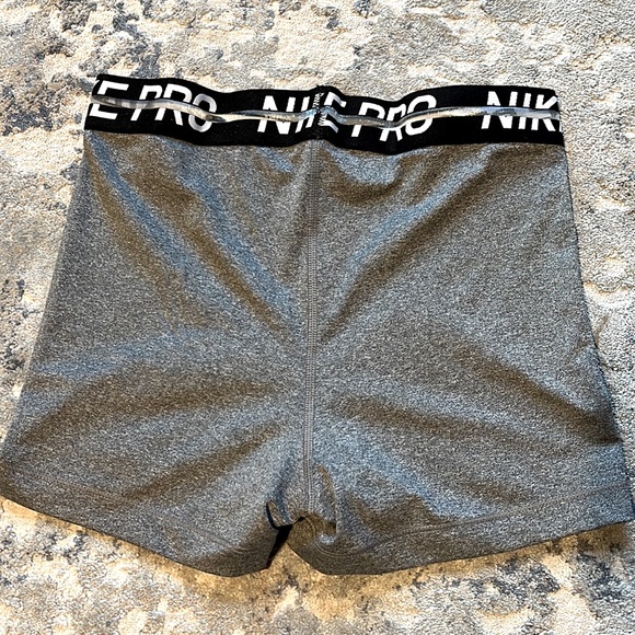 Nike Pro Dri-Fit spandex shorts - Picture 2 of 3